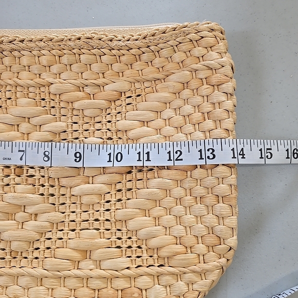 Hand Crafted Beige Woven Tote - Picture 7 of 8